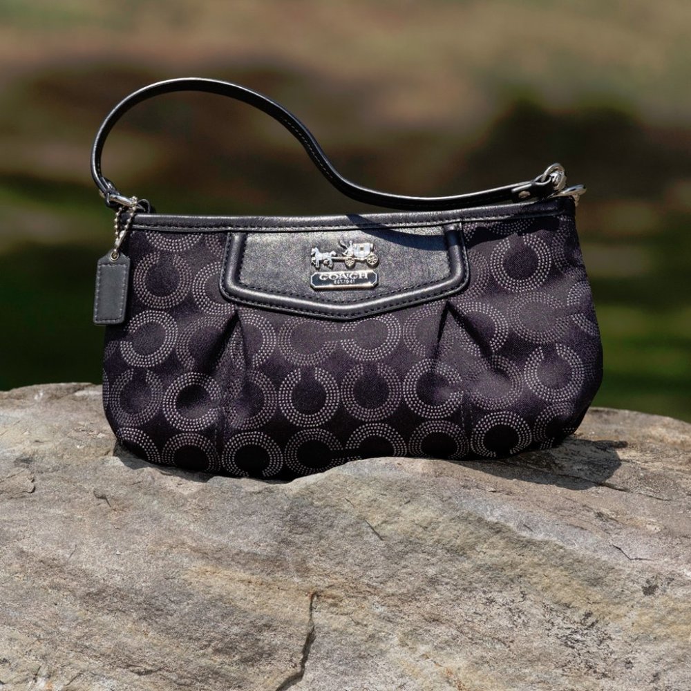 COACH MADISON DOTTED OP ART WRISTLET